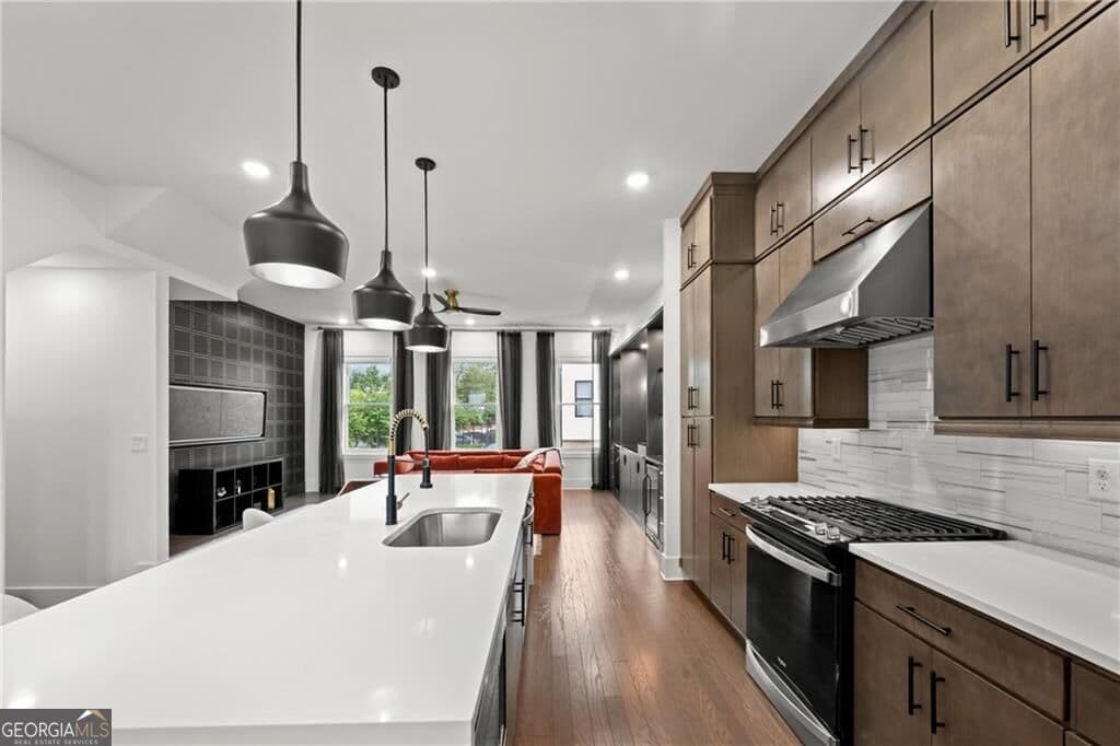 3 bedroom, 3.5 bathroom, 2,294 sq ft townhouse for sale at 1075 Robert Smalls Way, Atlanta, GA 30318 — photo 6