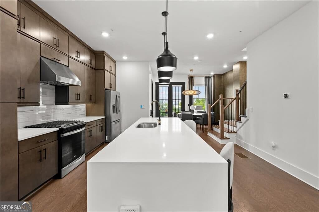 3 bedroom, 3.5 bathroom, 2,294 sq ft townhouse for sale at 1075 Robert Smalls Way, Atlanta, GA 30318 — photo 5