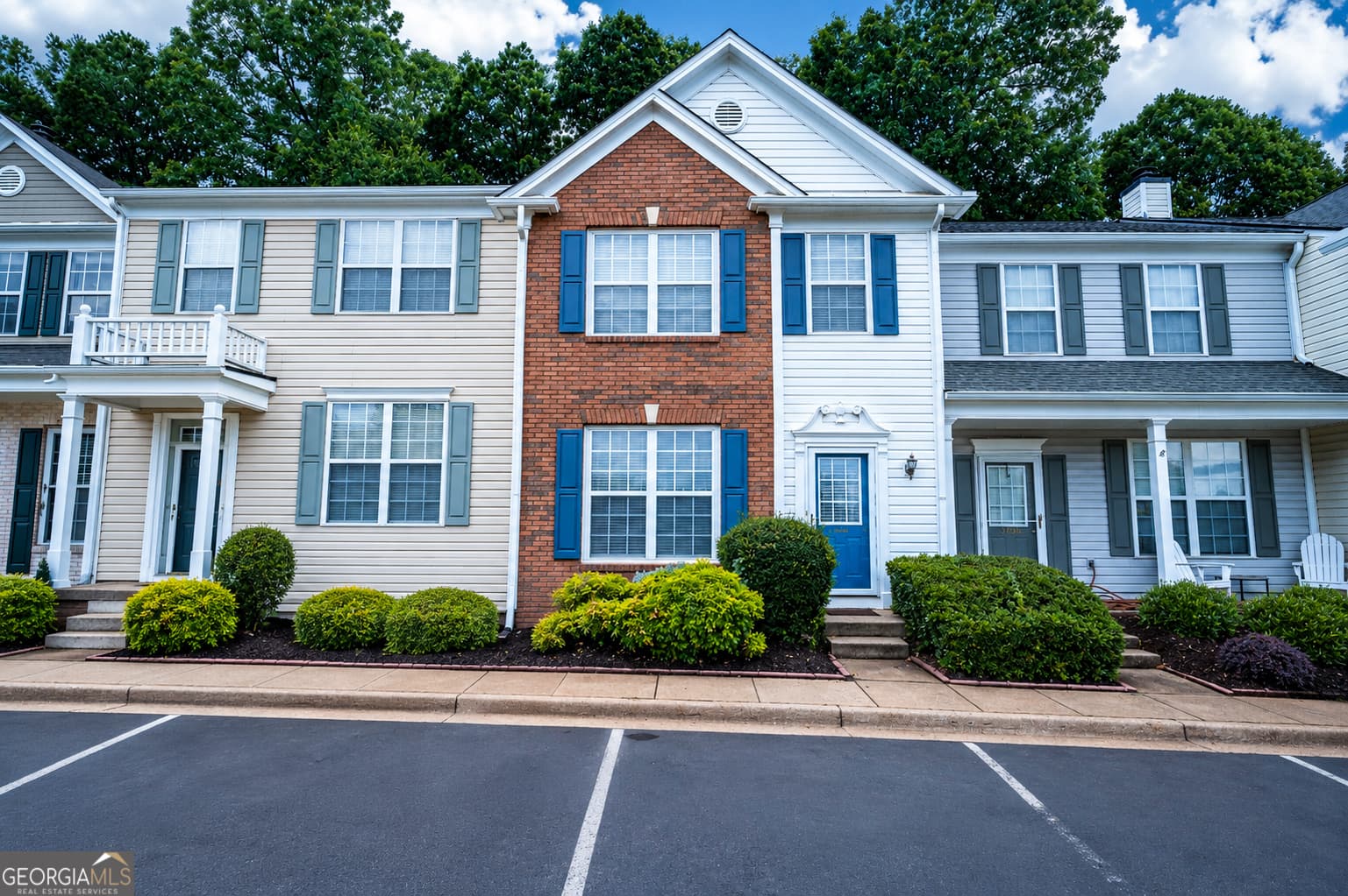 2 bedroom, 2.5 bathroom, 1,218 sq ft townhouse for rent at 1745 Kilmington Court, Alpharetta, GA 30009 for $2,000 a month — photo 1 of 1
