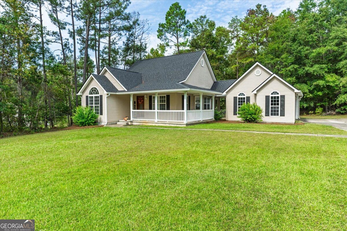 3 bedroom, 2 bathroom, 1,298 sq ft single family residence for sale at 241 Graystone Pointe Drive, Macon, GA 31211 — photo 2