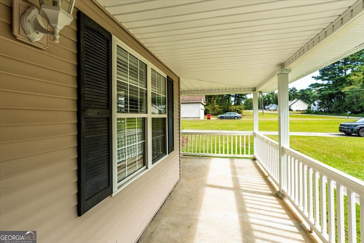 3 bedroom, 2 bathroom, 1,298 sq ft single family residence for sale at 241 Graystone Pointe Drive, Macon, GA 31211 — photo 6