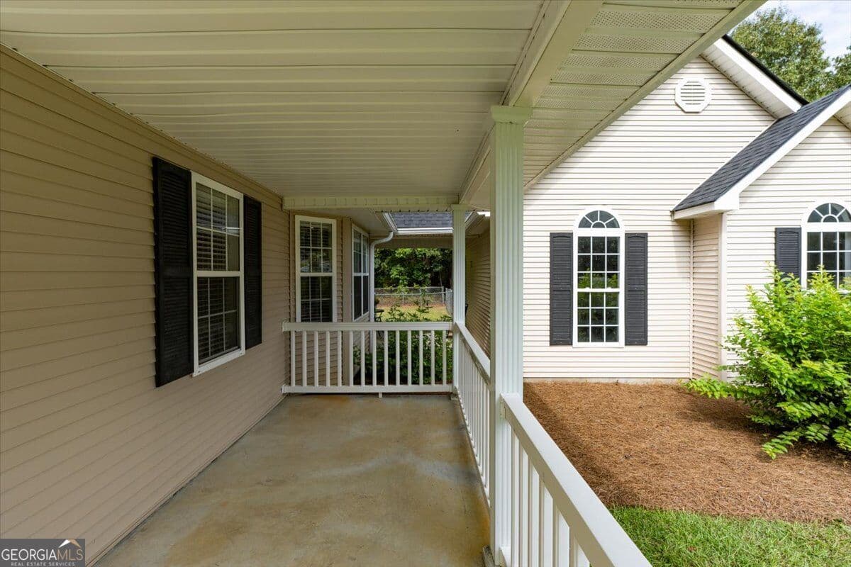 3 bedroom, 2 bathroom, 1,298 sq ft single family residence for sale at 241 Graystone Pointe Drive, Macon, GA 31211 — photo 5