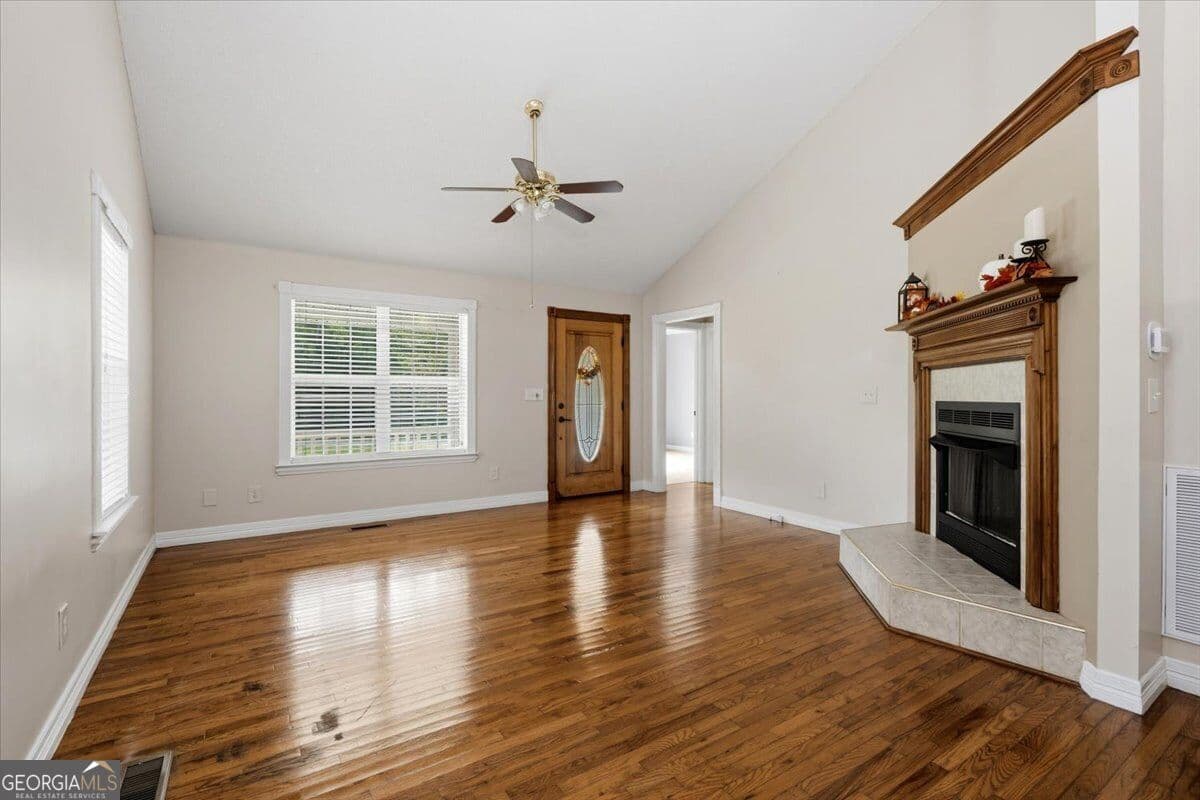 3 bedroom, 2 bathroom, 1,298 sq ft single family residence for sale at 241 Graystone Pointe Drive, Macon, GA 31211 — photo 8