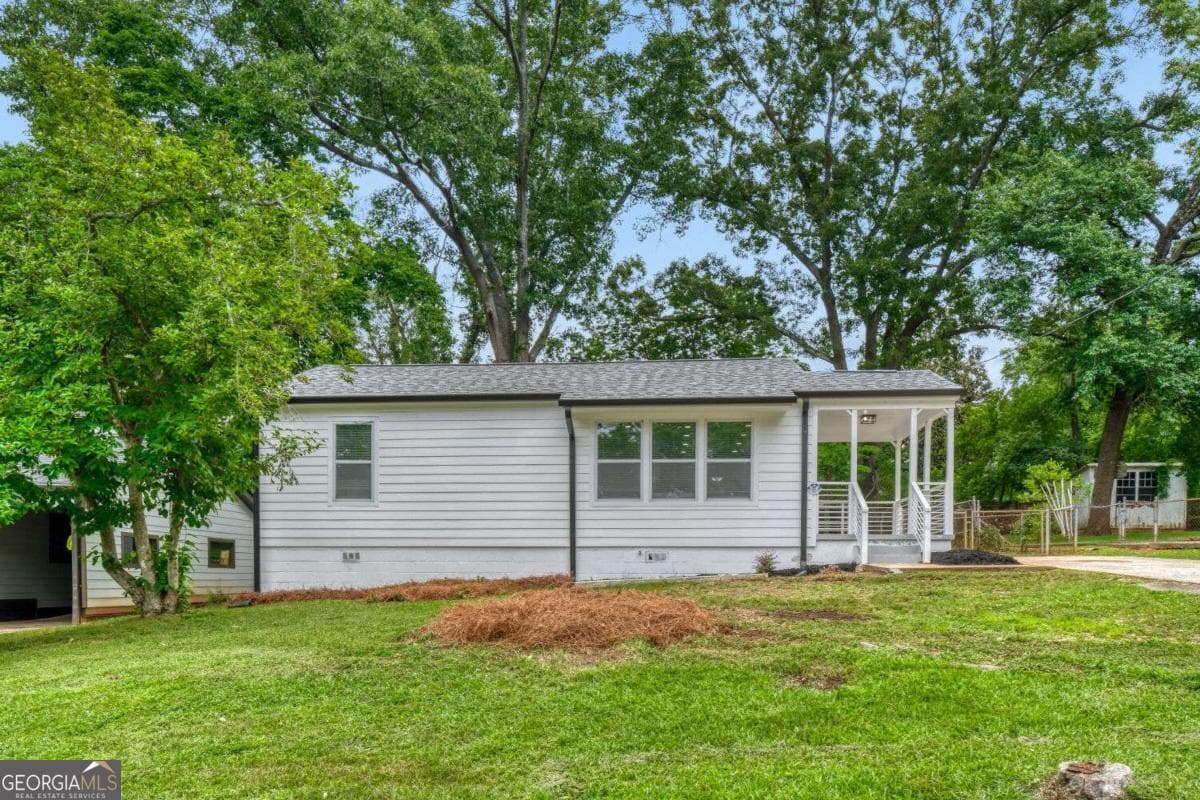 2 bedroom, 2 bathroom, 932 sq ft single family residence sold at 1816 Lee Street, Decatur, GA 30035