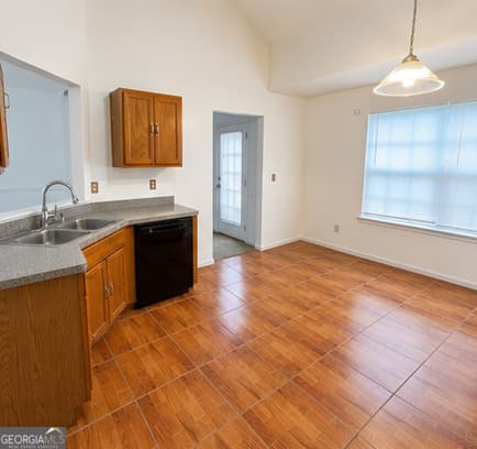 4 bedroom, 3 bathroom, 1,863 sq ft single family residence for rent at 65 Waters Edge Way, Fayetteville, GA 30215 for $2,000 a month — photo 3
