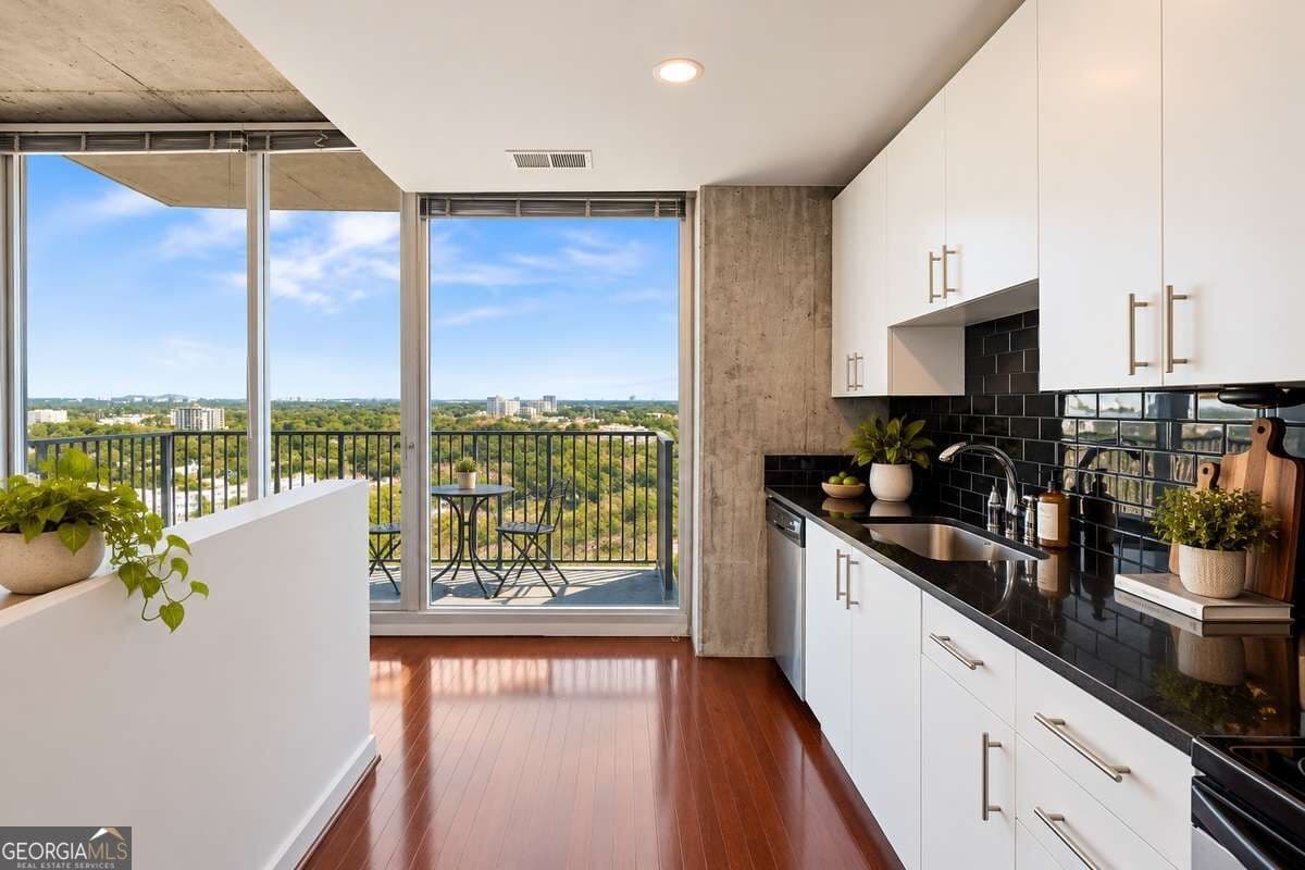1 bedroom, 1 bathroom condominium for sale at 361 17th Street 2508, Atlanta, GA 30363 — photo 5