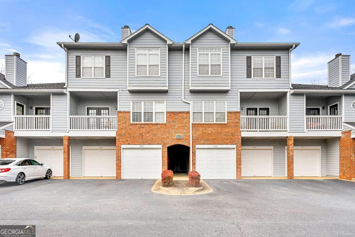2 bedroom, 2.5 bathroom, 1,620 sq ft condominium sold at 406 Vinings Forest Circle, Smyrna, GA 30080
