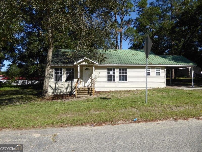 2 bedroom, 1 bathroom, 1,400 sq ft single family residence sold at 109 E Clifton Avenue, Lyons, GA 30436