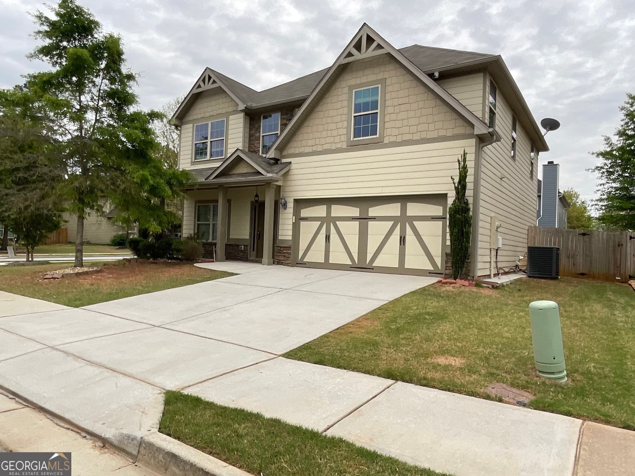4 bedroom, 2.5 bathroom, 2,180 sq ft single family residence sold at 2 Hillshire Drive, Newnan, GA 30263