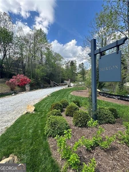 4 bedroom, 4.5 bathroom, 2,962 sq ft single family residence for sale at 130 Cove View Lane, Clarkesville, GA 30523 — photo 2