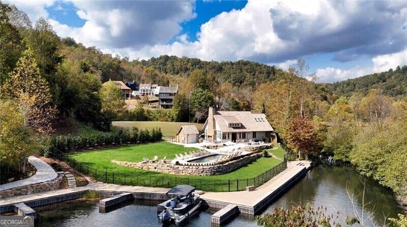 4 bedroom, 4.5 bathroom, 2,962 sq ft single family residence for sale at 130 Cove View Lane, Clarkesville, GA 30523 — photo 3
