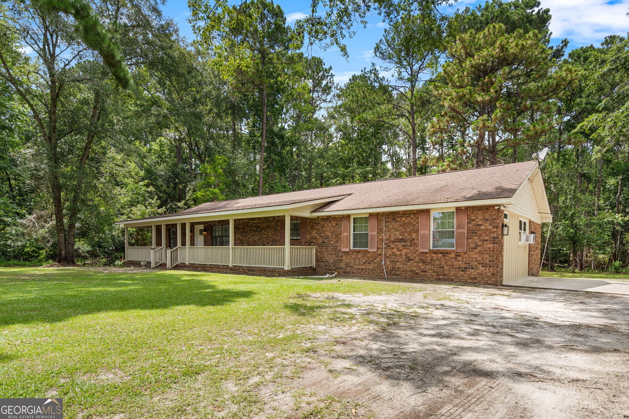 4 bedroom, 3 bathroom, 2,088 sq ft single family residence for sale at 116 Oak Street, Rincon, GA 31326 — photo 2