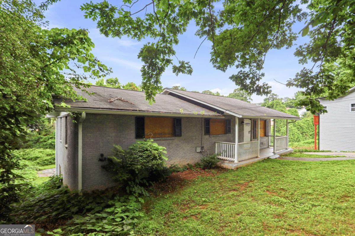 4 bedroom, 2.5 bathroom, 2,106 sq ft single family residence for sale at 2370 Tiffany Circle, Decatur, GA 30035 — photo 3