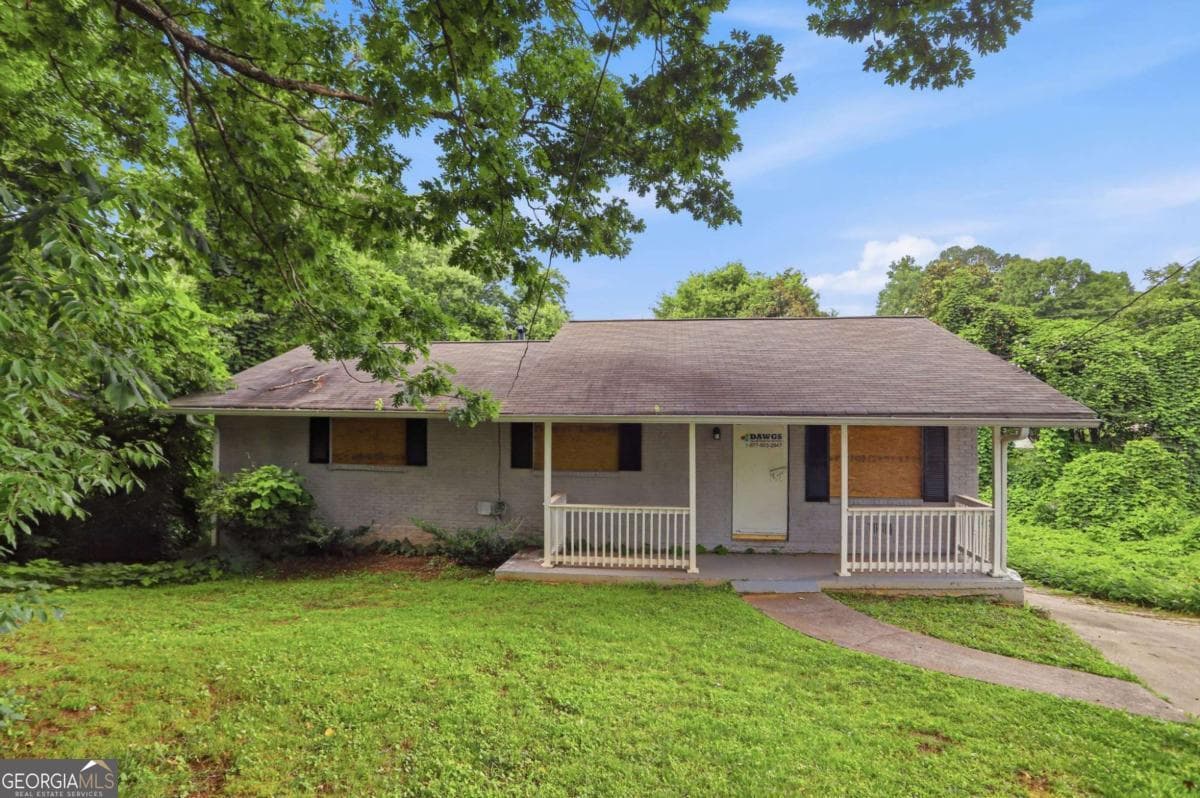 4 bedroom, 2.5 bathroom, 2,106 sq ft single family residence for sale at 2370 Tiffany Circle, Decatur, GA 30035 — photo 1 of 38