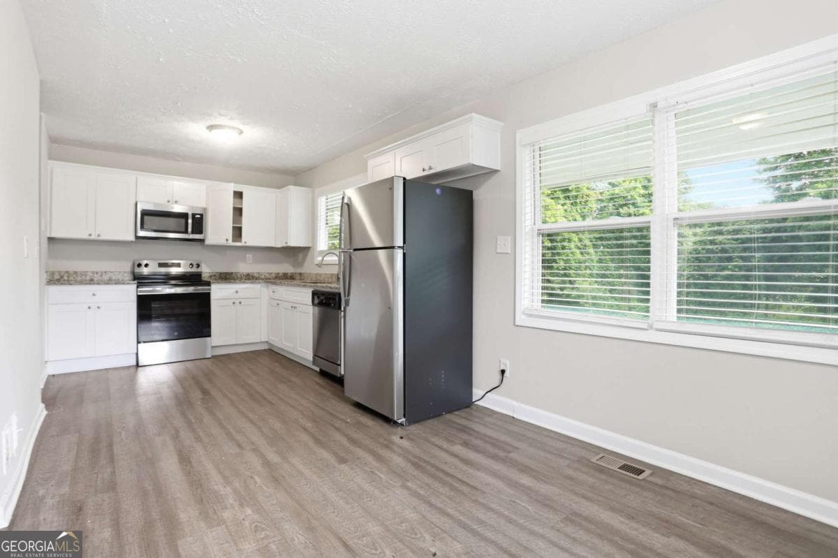 4 bedroom, 2.5 bathroom, 2,106 sq ft single family residence for sale at 2370 Tiffany Circle, Decatur, GA 30035 — photo 10