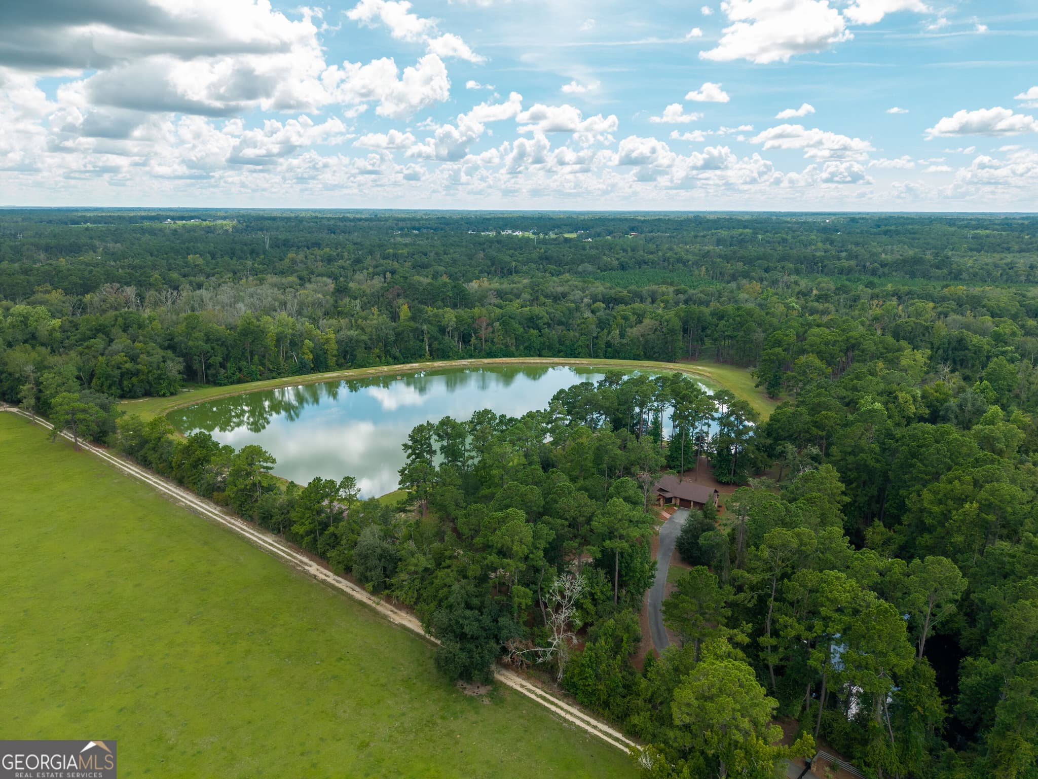 2 bedroom, 2 bathroom, 1,876 sq ft single family residence for sale at 5450 Hambrick Road, Hahira, GA 31632 — photo 2