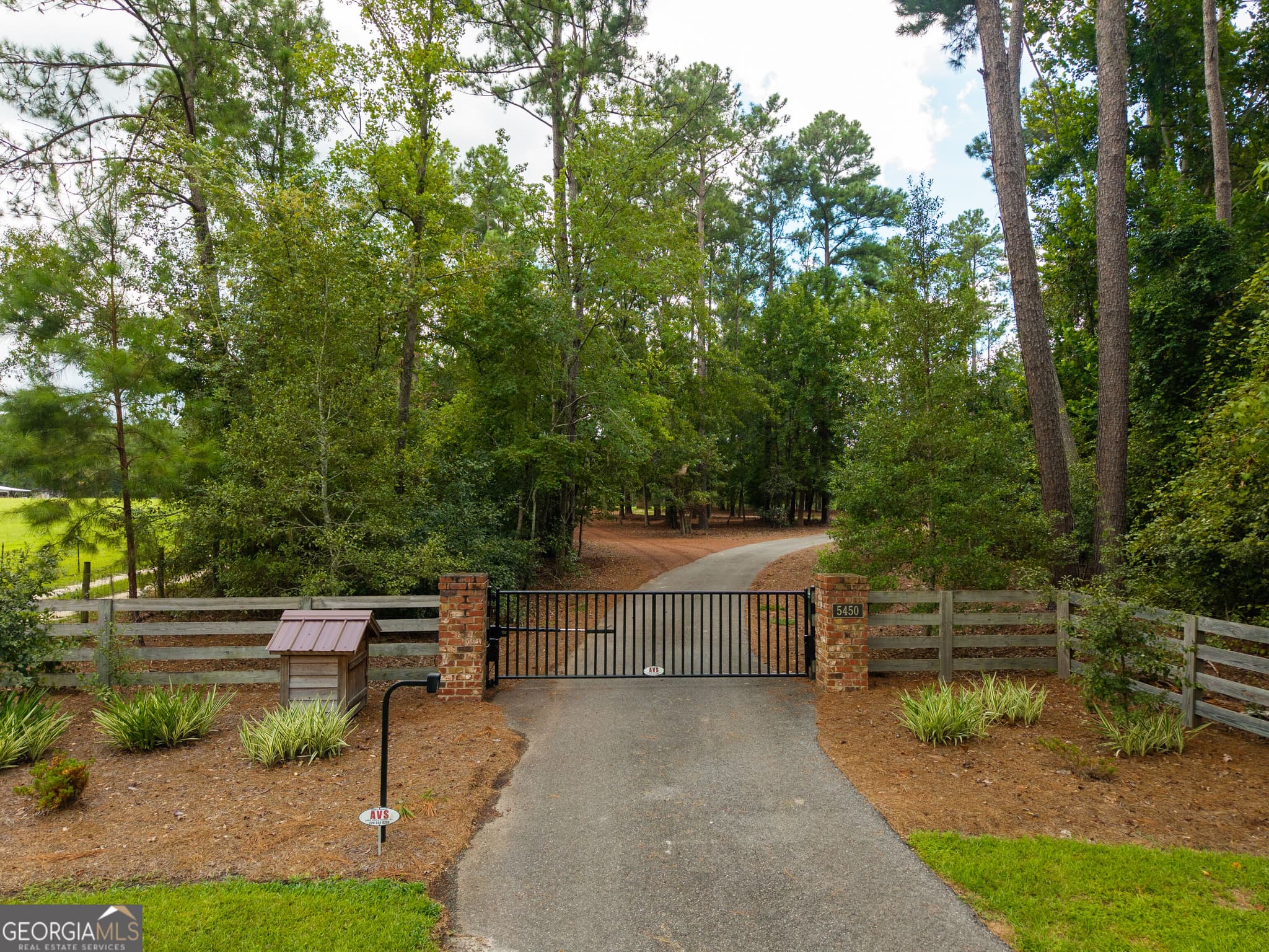 2 bedroom, 2 bathroom, 1,876 sq ft single family residence for sale at 5450 Hambrick Road, Hahira, GA 31632 — photo 6