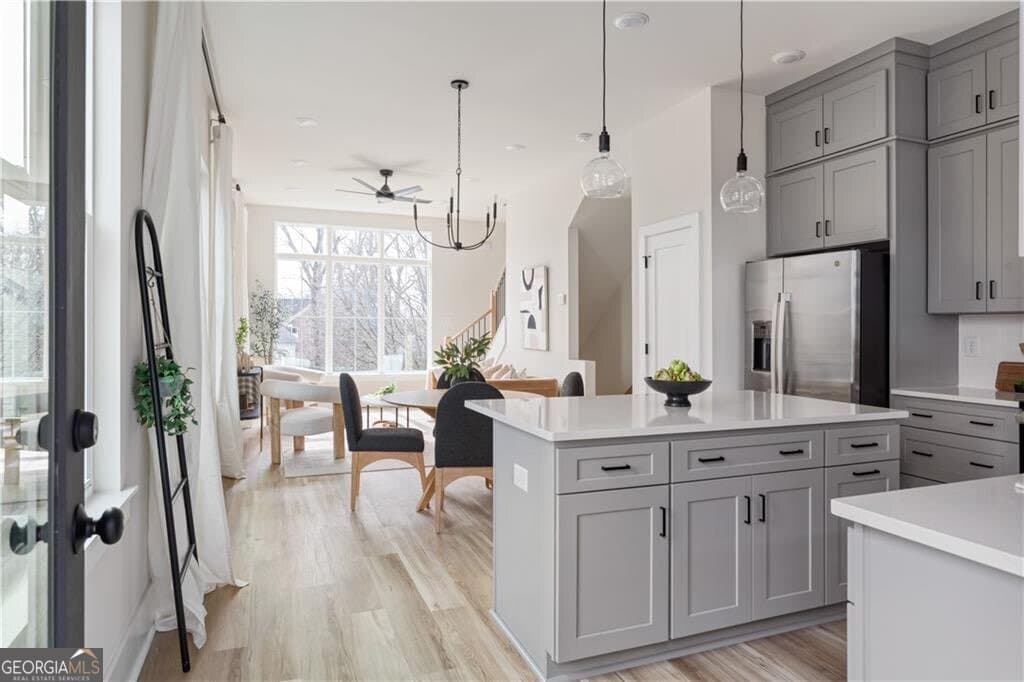 2 bedroom, 2.5 bathroom, 1,361 sq ft townhouse for sale at 1123 Knight Walk, Atlanta, GA 30318 — photo 8