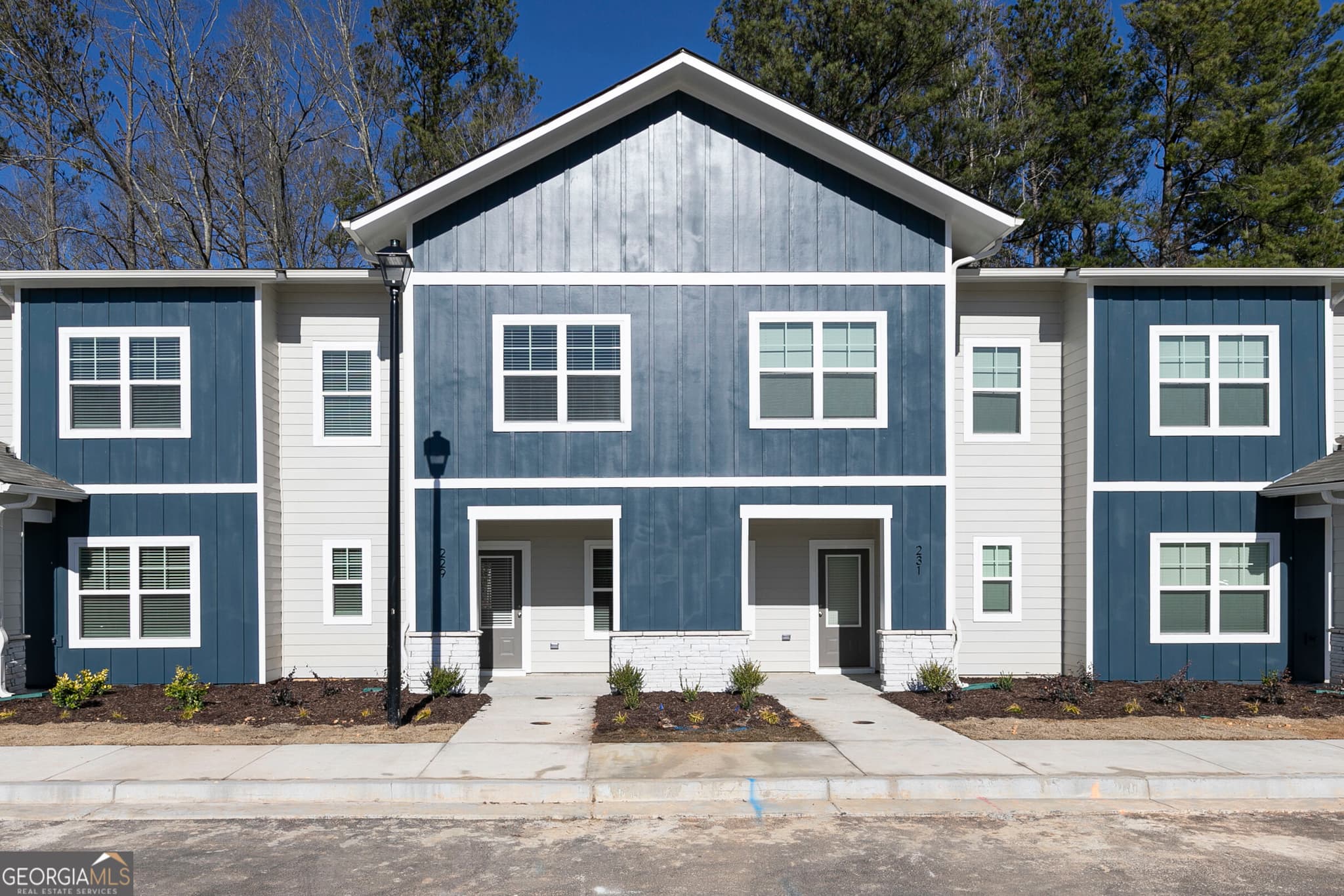 3 bedroom, 2.5 bathroom, 1,461 sq ft townhouse for sale at 218 Rooker Drive, Lagrange, GA 30241 — photo 1 of 28