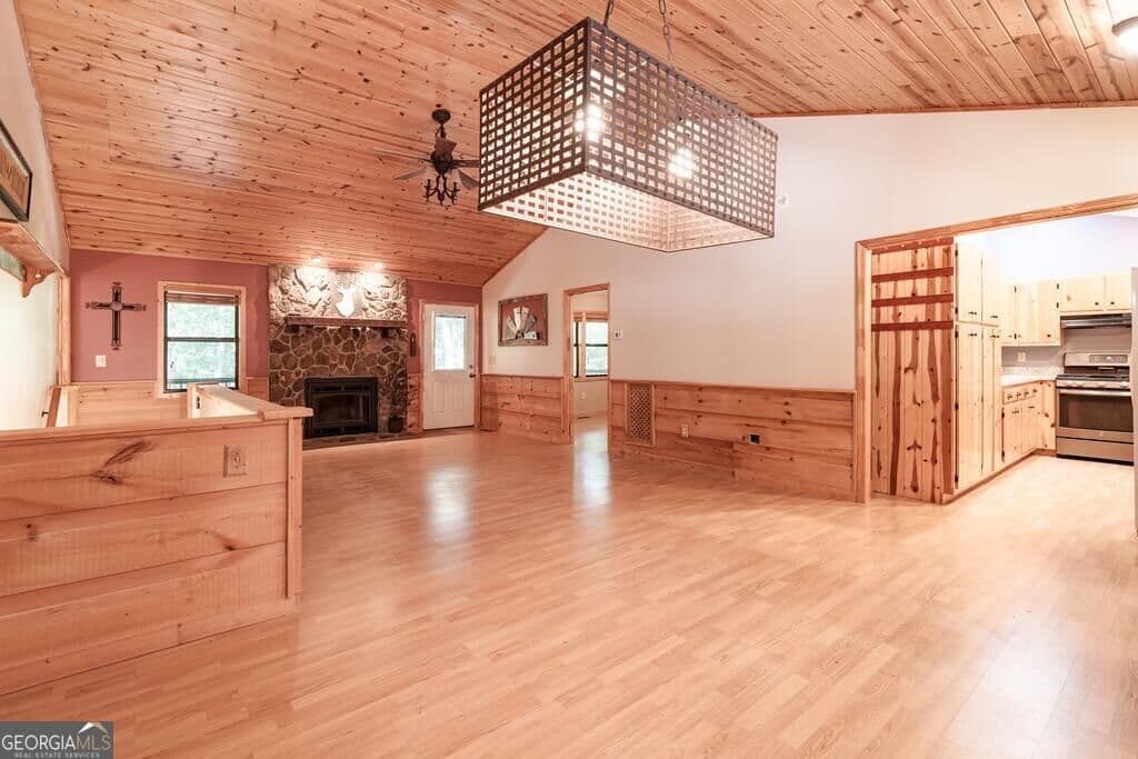 3 bedroom, 3 bathroom, 2,464 sq ft cabin,single family residence for sale at 191 Deer Run Road, Blairsville, GA 30512 — photo 10