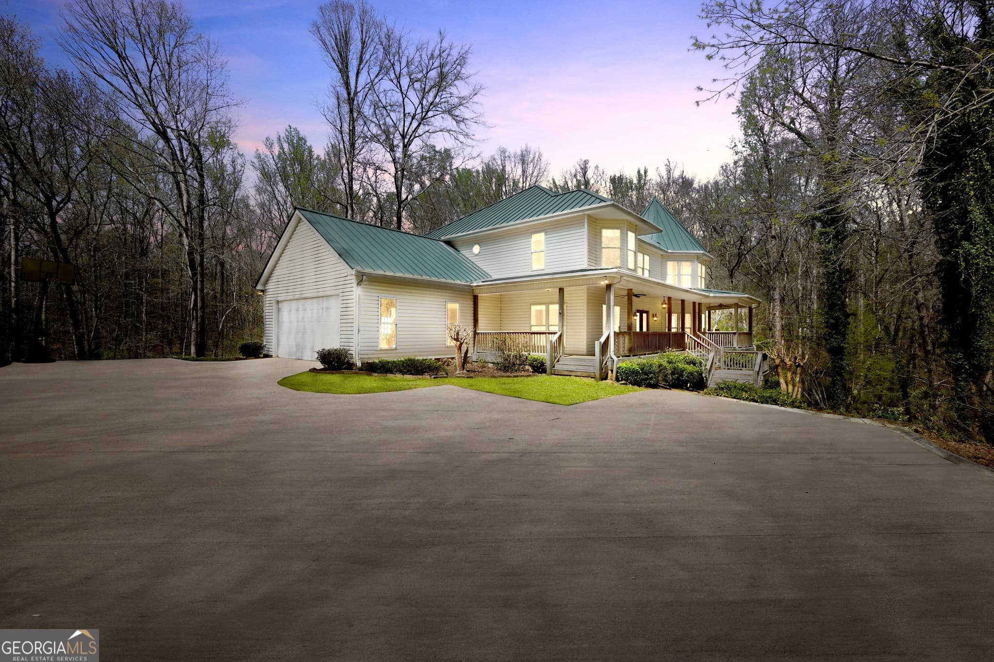 4 bedroom, 4 bathroom, 3,759 sq ft single family residence for sale at 404 Blue Store Road, Forsyth, GA 31029 — photo 3