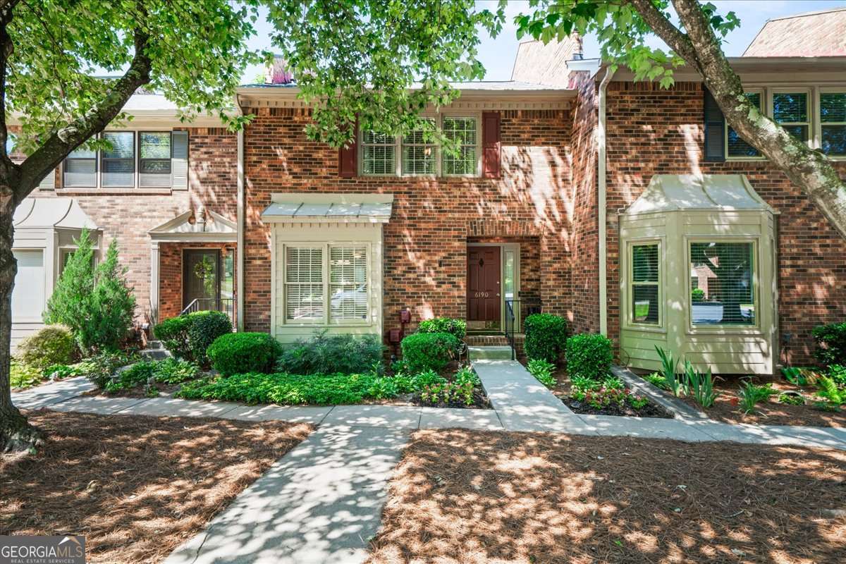 2 bedroom, 2.5 bathroom, 1,696 sq ft condominium sold at 6190 Windsor Trace Drive, Peachtree Corners, GA 30092
