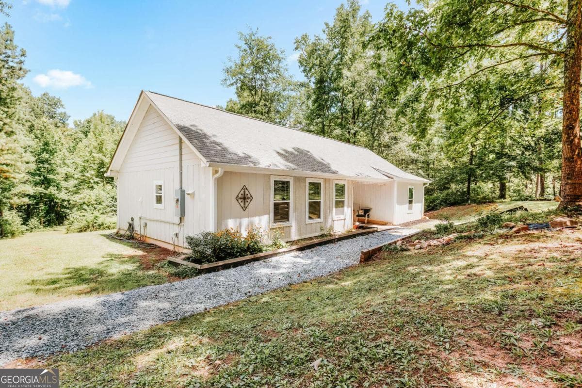 3 bedroom, 2 bathroom, 1,262 sq ft single family residence for sale at 72 Terry Dee Lane, Colbert, GA 30628