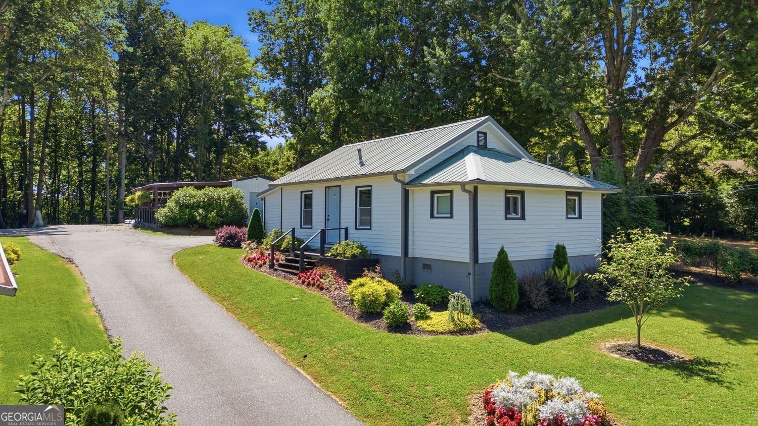 1 bedroom, 1 bathroom, 716 sq ft single family residence for sale at 263 Elizabeth Street, Jasper, GA 30143 — photo 2