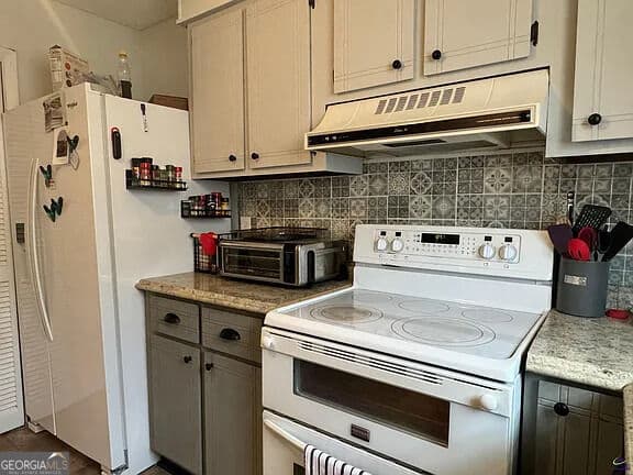 2 bedroom, 1 bathroom, 900 sq ft condominium for sale at 124 Stonehedge Drive, Warner Robins, GA 31088 — photo 6