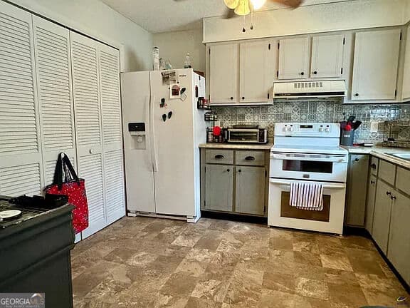2 bedroom, 1 bathroom, 900 sq ft condominium for sale at 124 Stonehedge Drive, Warner Robins, GA 31088 — photo 3