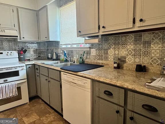 2 bedroom, 1 bathroom, 900 sq ft condominium for sale at 124 Stonehedge Drive, Warner Robins, GA 31088 — photo 5