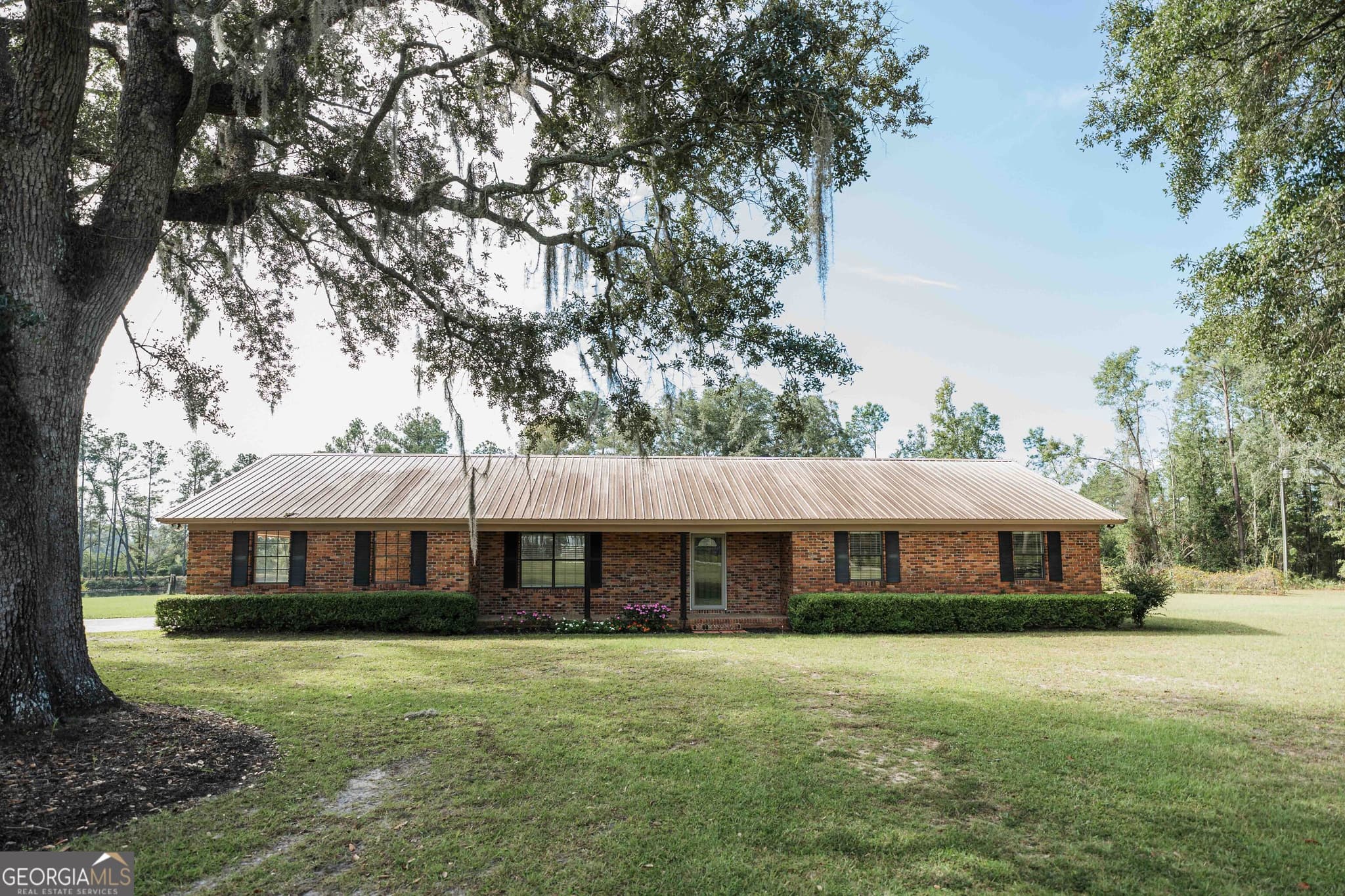 3 bedroom, 2 bathroom, 1,746 sq ft single family residence sold at 6821 Miller Bridge Road, Hahira, GA 31632