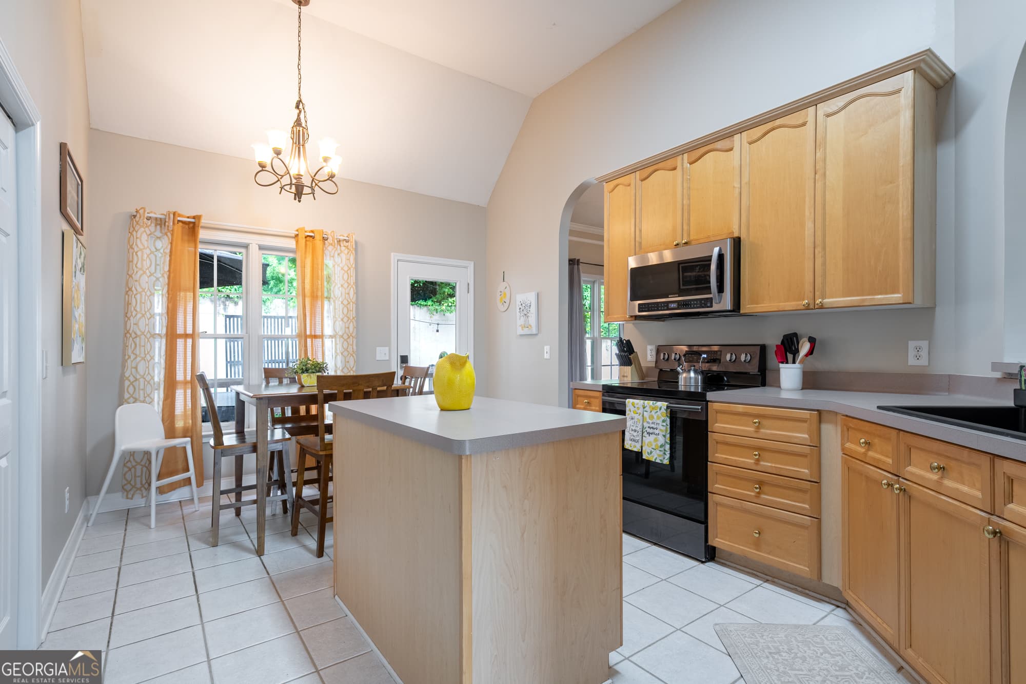 4 bedroom, 3 bathroom single family residence for rent at 1 Carrington Drive, Cartersville, GA 30120 for $5,567 a month — photo 3