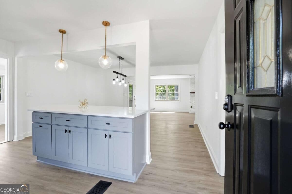 4 bedroom, 2 bathroom, 1,301 sq ft single family residence for sale at 2880 Sherwood Road, Smyrna, GA 30082 — photo 3