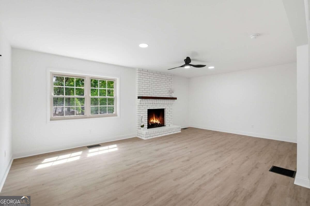 4 bedroom, 2 bathroom, 1,301 sq ft single family residence for sale at 2880 Sherwood Road, Smyrna, GA 30082 — photo 9