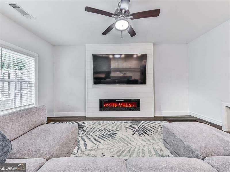 3 bedroom, 2.5 bathroom, 2,266 sq ft townhouse for sale at 43 Towne Villas Drive 7, Jasper, GA 30143 — photo 6