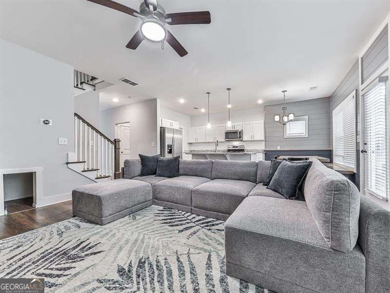 3 bedroom, 2.5 bathroom, 2,266 sq ft townhouse for sale at 43 Towne Villas Drive 7, Jasper, GA 30143 — photo 7