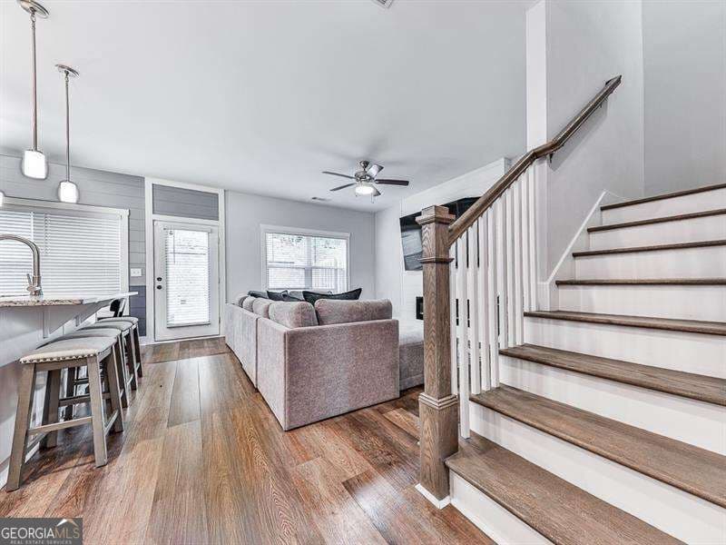 3 bedroom, 2.5 bathroom, 2,266 sq ft townhouse for sale at 43 Towne Villas Drive 7, Jasper, GA 30143 — photo 3