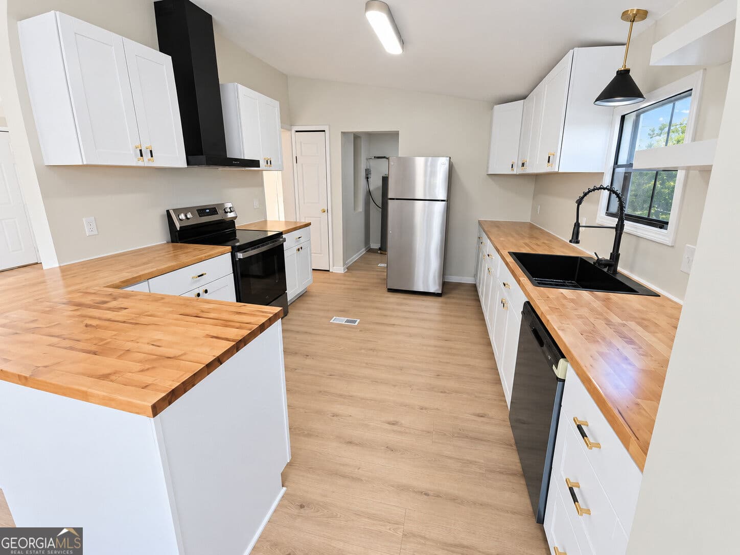 3 bedroom, 3 bathroom, 1,645 sq ft manufactured home,single family residence for sale at 910 Steele Drive, Hampton, GA 30228 — photo 2