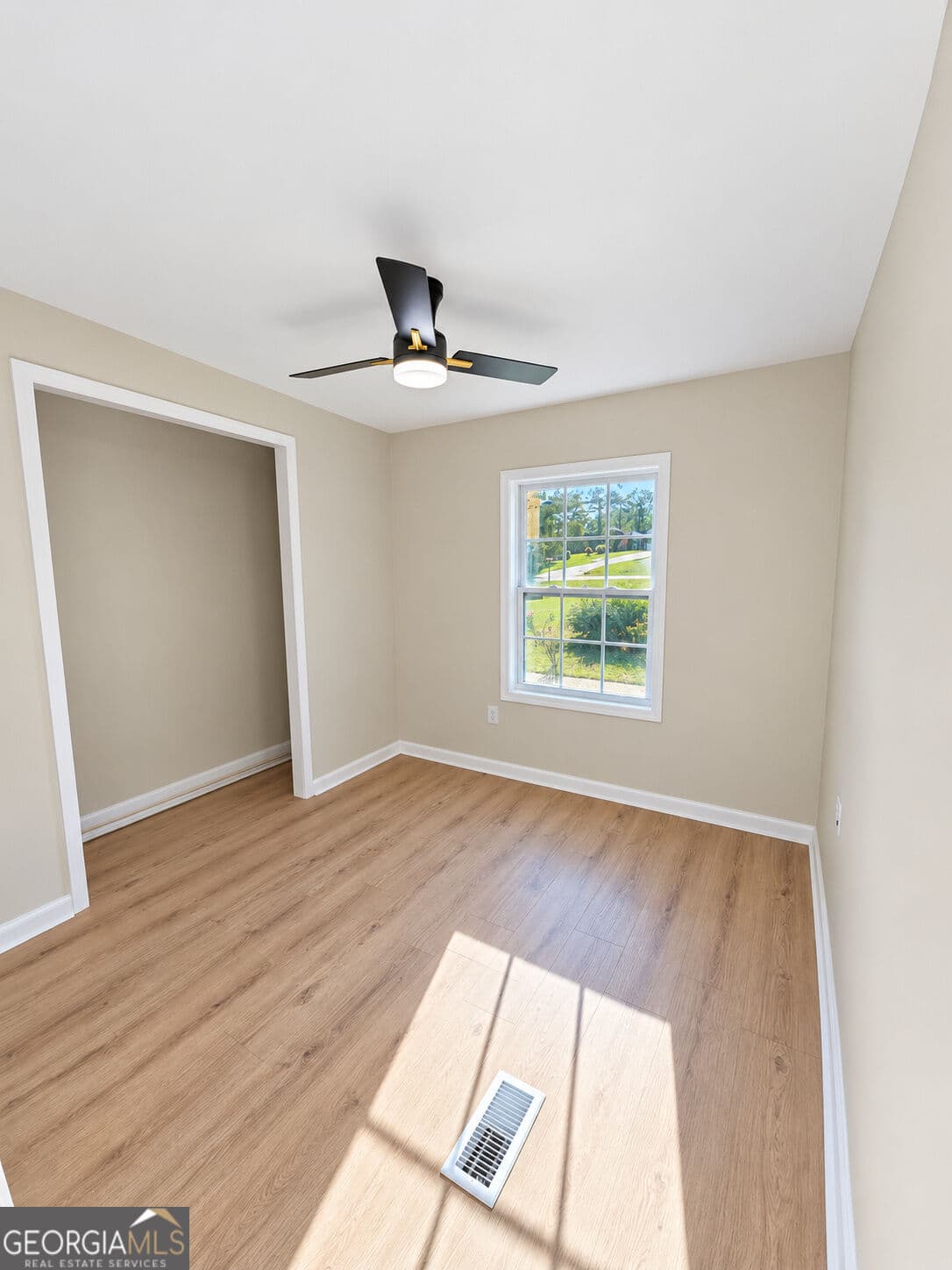 3 bedroom, 3 bathroom, 1,645 sq ft manufactured home,single family residence for sale at 910 Steele Drive, Hampton, GA 30228 — photo 7