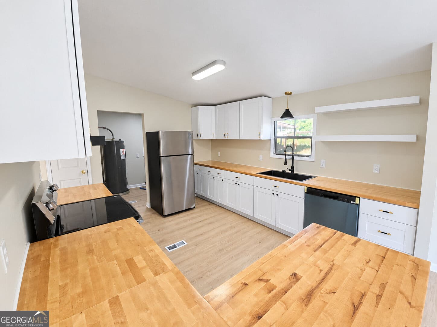 3 bedroom, 3 bathroom, 1,645 sq ft manufactured home,single family residence for sale at 910 Steele Drive, Hampton, GA 30228 — photo 3