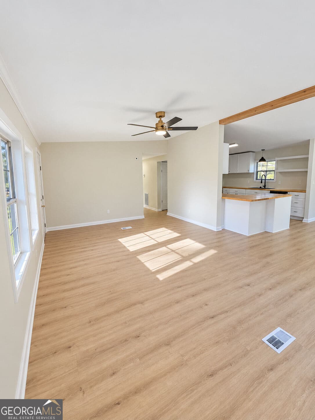 3 bedroom, 3 bathroom, 1,645 sq ft manufactured home,single family residence for sale at 910 Steele Drive, Hampton, GA 30228 — photo 5