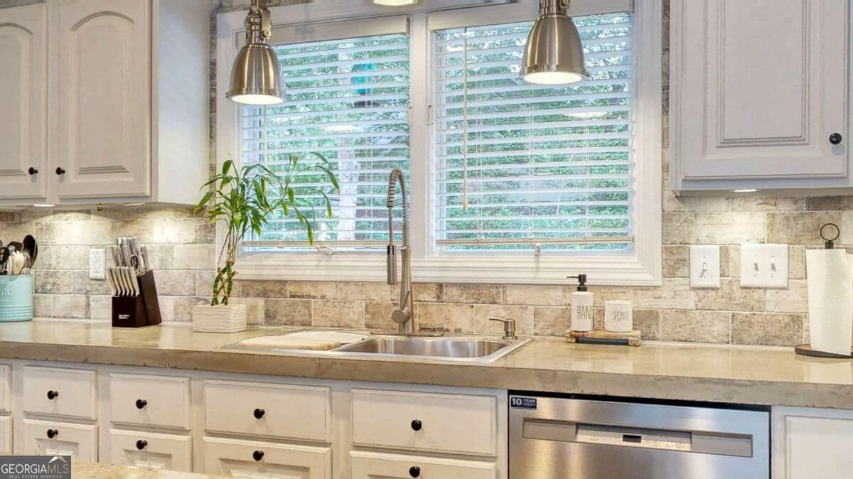 3 bedroom, 2.5 bathroom, 2,705 sq ft single family residence for sale at 129 Palmetto Drive, Rincon, GA 31326 — photo 6