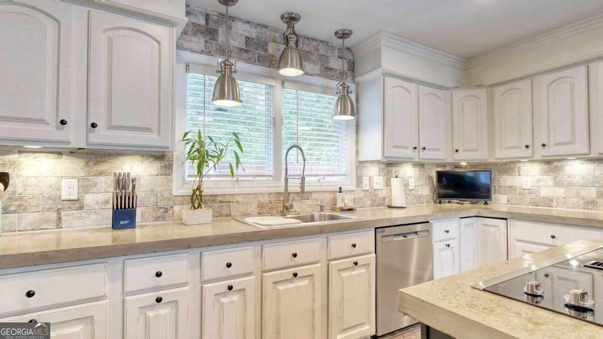 3 bedroom, 2.5 bathroom, 2,705 sq ft single family residence for sale at 129 Palmetto Drive, Rincon, GA 31326 — photo 4