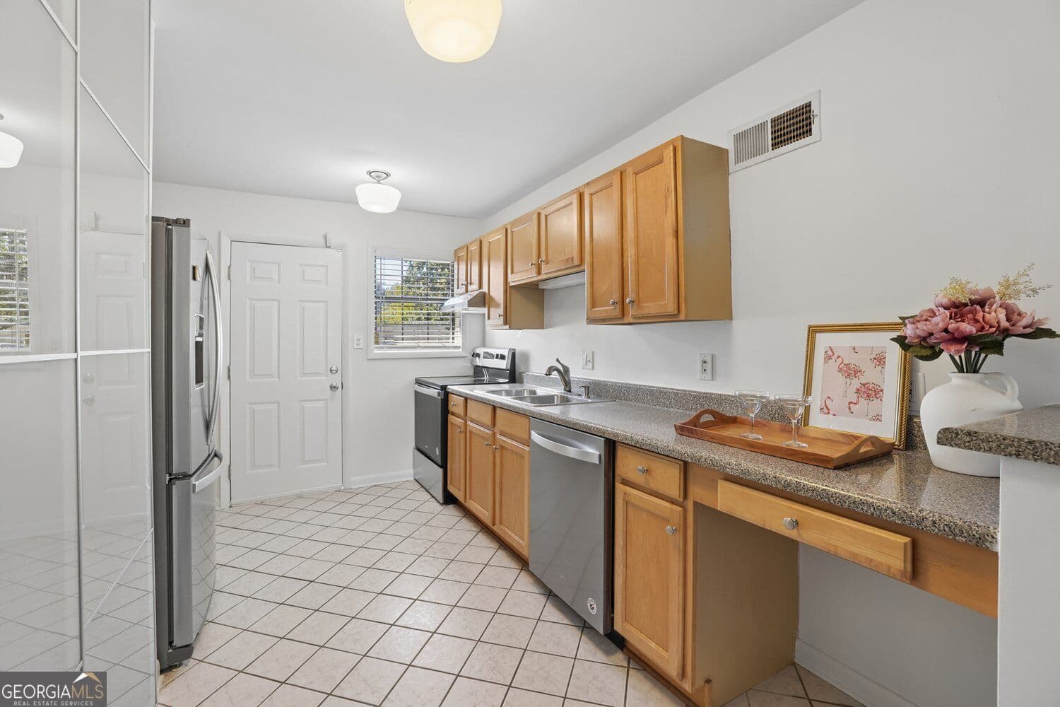 2 bedroom, 1 bathroom, 840 sq ft condominium for sale at 410 Candler Park Drive G11, Atlanta, GA 30307 — photo 9
