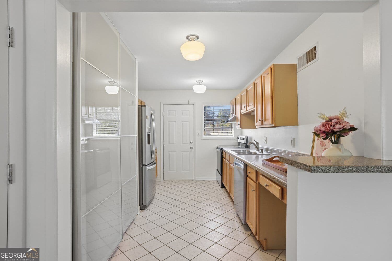 2 bedroom, 1 bathroom, 840 sq ft condominium for sale at 410 Candler Park Drive G11, Atlanta, GA 30307 — photo 8