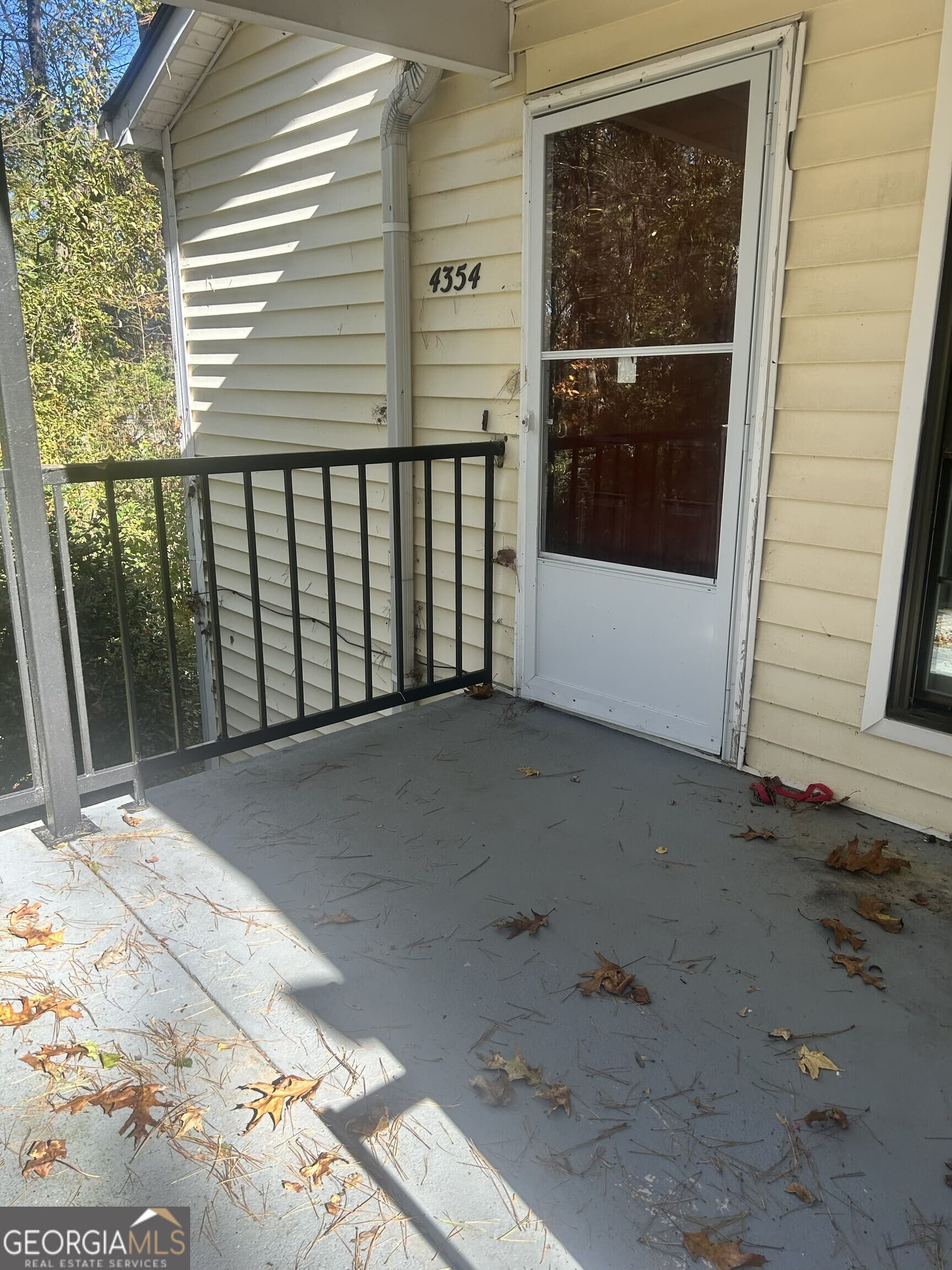 2 bedroom, 2 bathroom, 912 sq ft condominium for sale at 4354 Timberlake, Stone Mountain, GA 30083 — photo 2