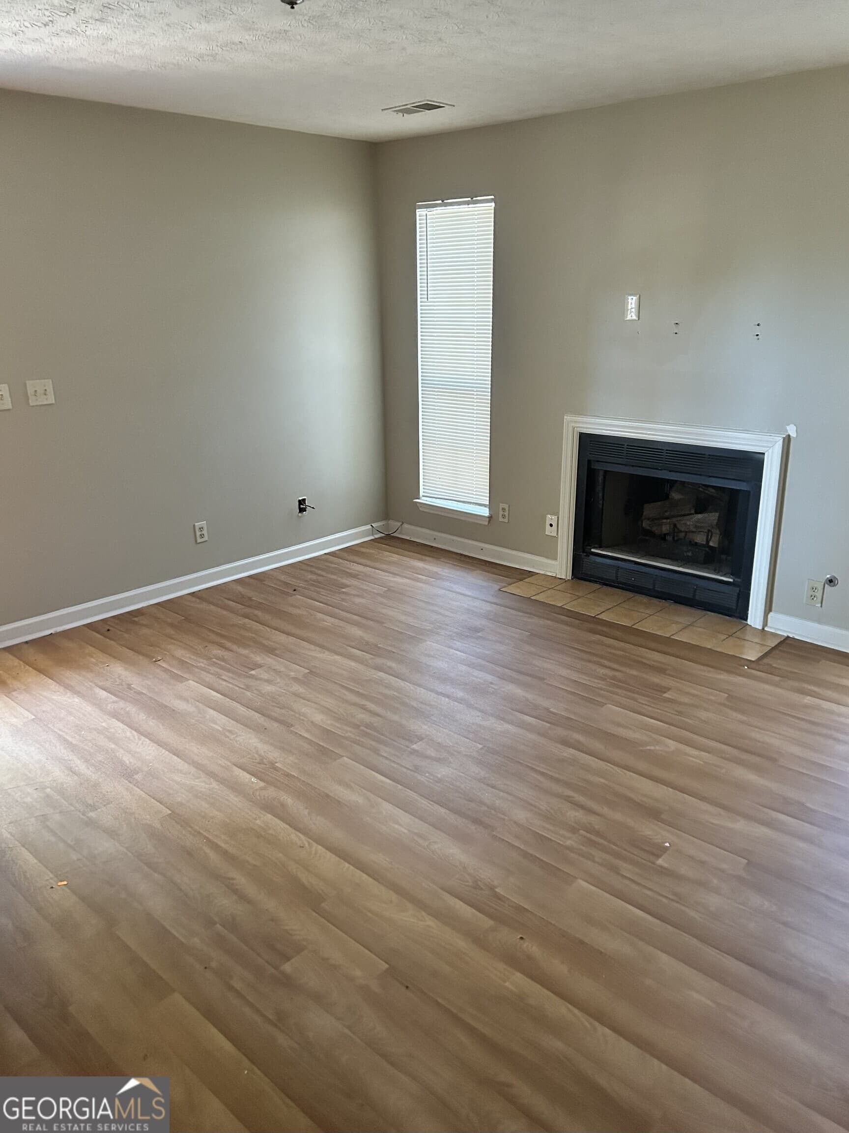 2 bedroom, 2 bathroom, 912 sq ft condominium for sale at 4354 Timberlake, Stone Mountain, GA 30083 — photo 3