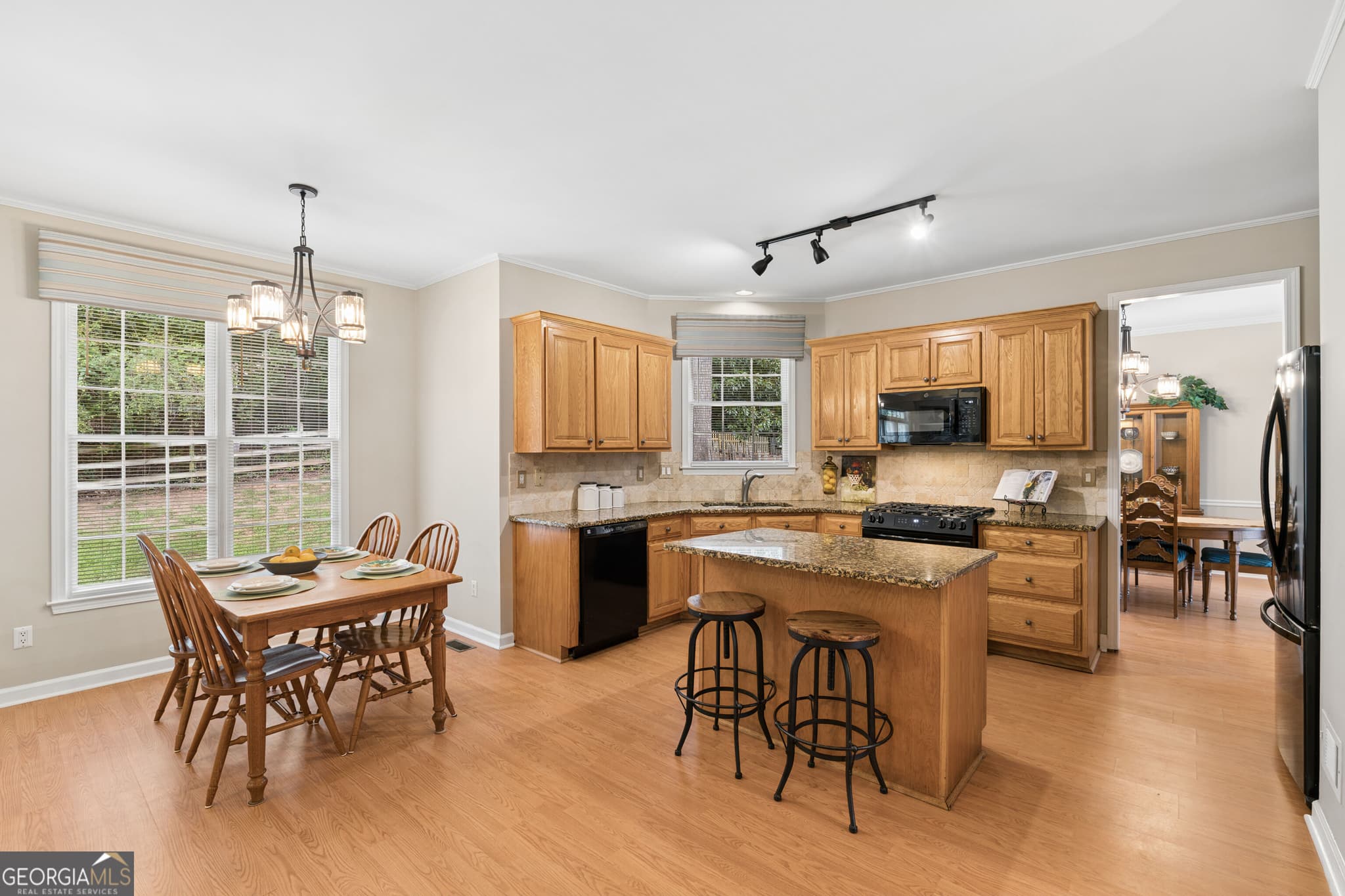 4 bedroom, 2.5 bathroom, 2,426 sq ft single family residence for sale at 420 Dunhill View Court, Alpharetta, GA 30005 — photo 8