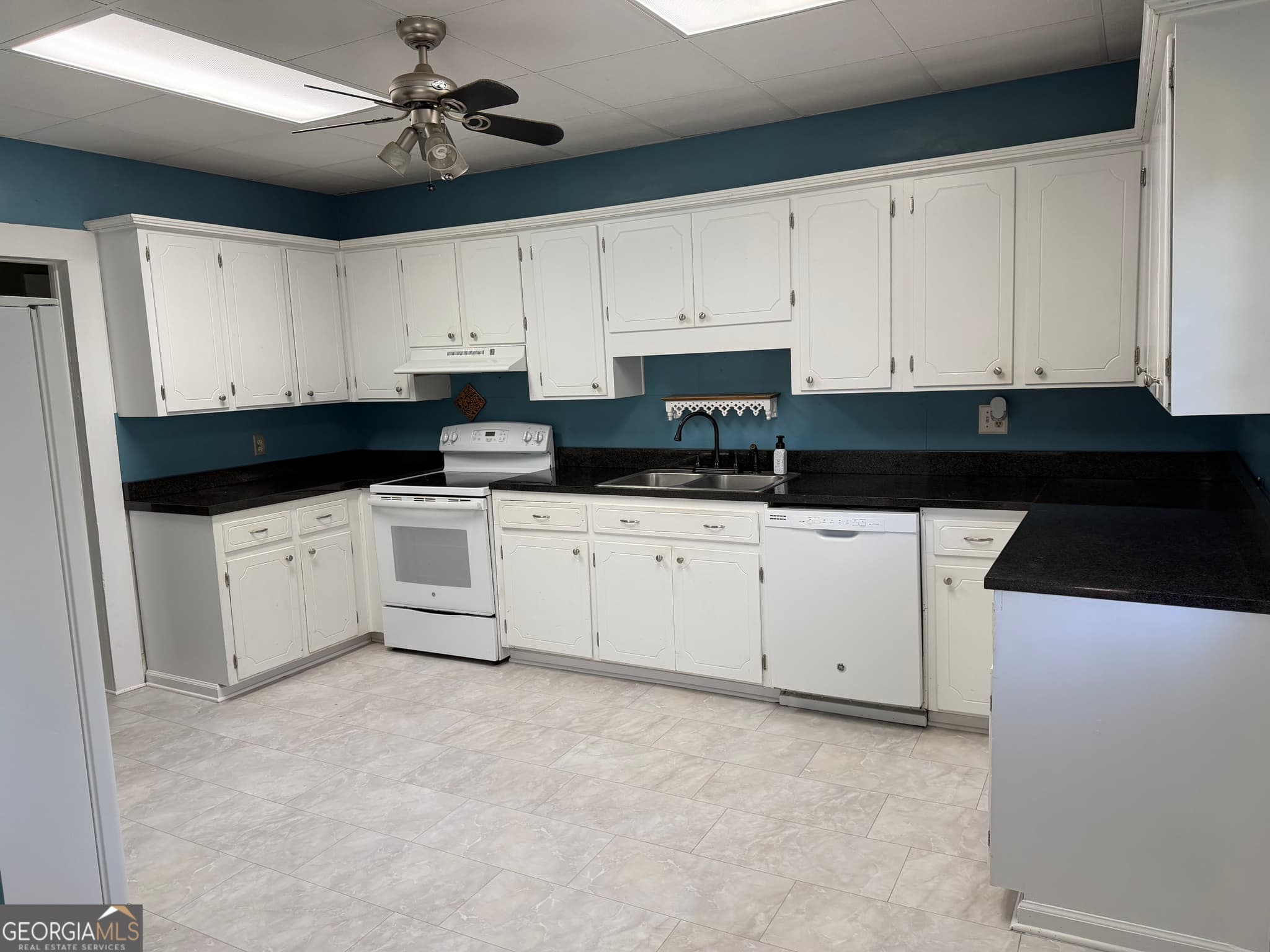 4 bedroom, 2 bathroom, 2,668 sq ft single family residence for sale at 151 S Tusten Street, Elberton, GA 30635 — photo 9